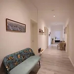 4-room In The Heart Of *