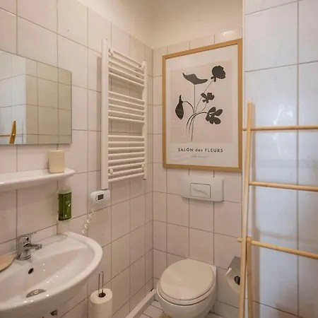 4-room In The Heart Of *